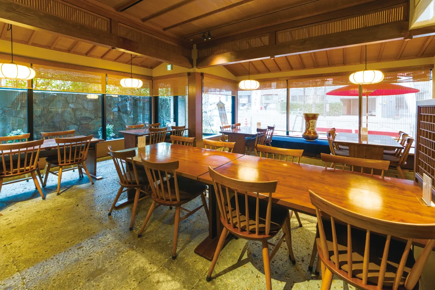 Grand banquet hall for group dining
