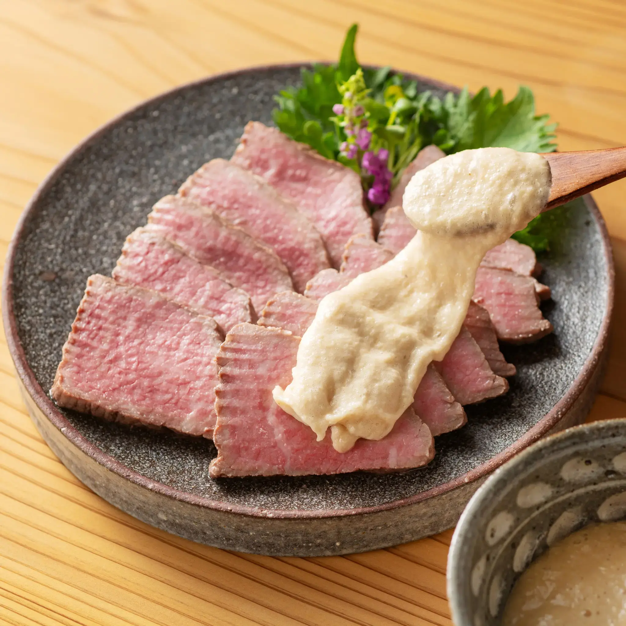 とろろと国産A5和牛ローストビーフ